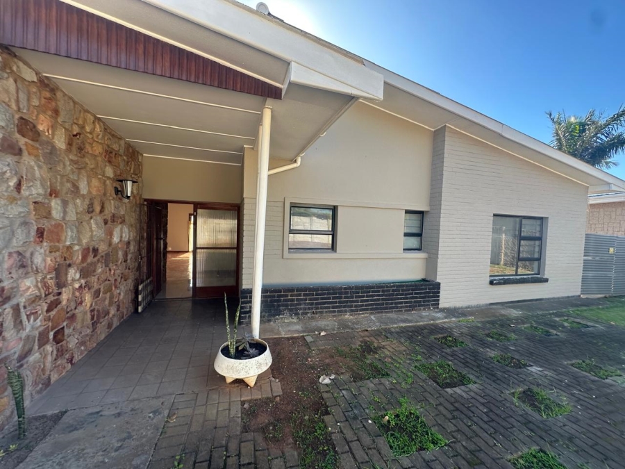 4 Bedroom Property for Sale in Bothasrus Eastern Cape